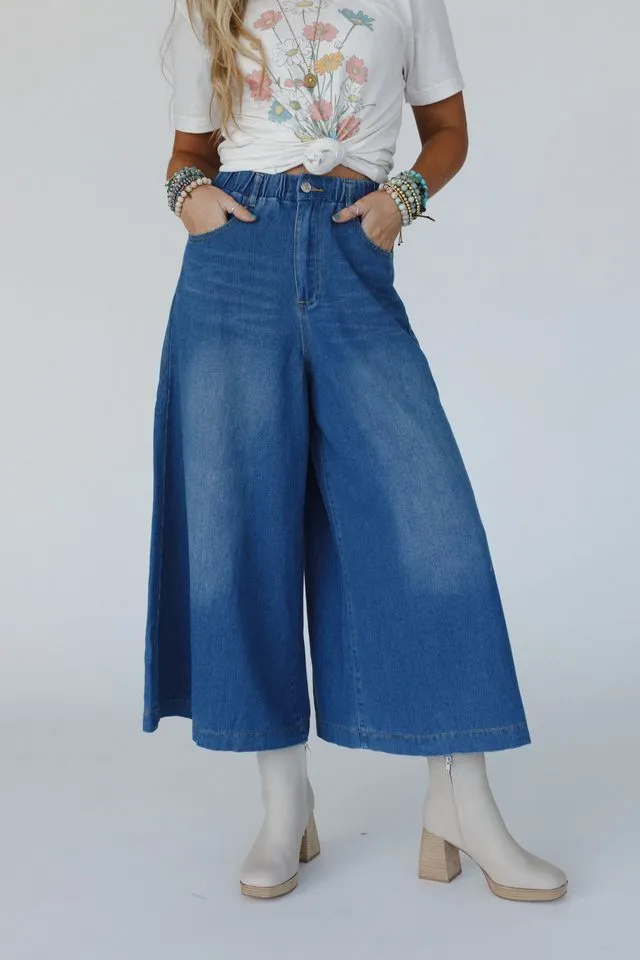 Frontier Flare Jeans - Medium Wash