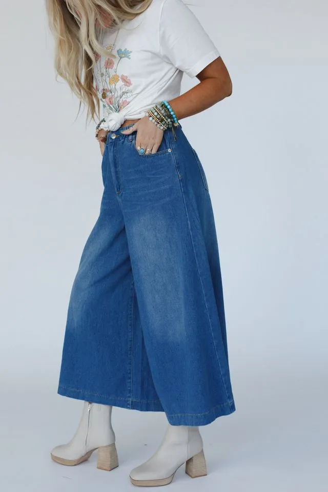 Frontier Flare Jeans - Medium Wash