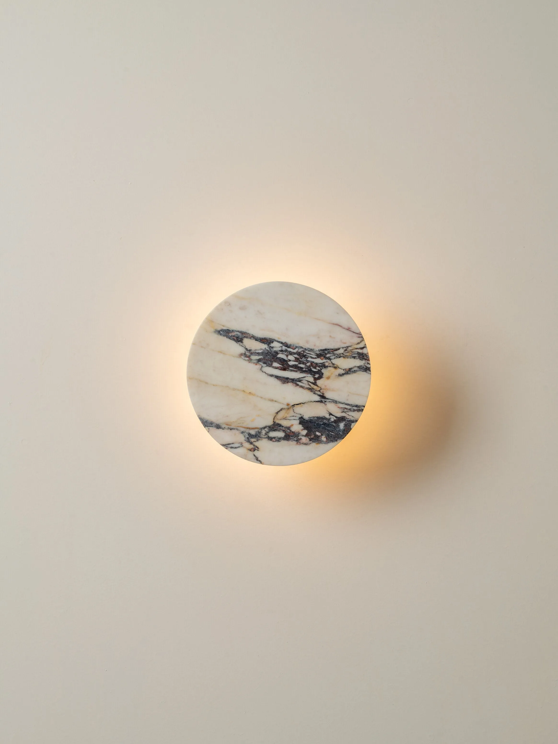 Santi - Calacatta Viola marble and aged brass wall light