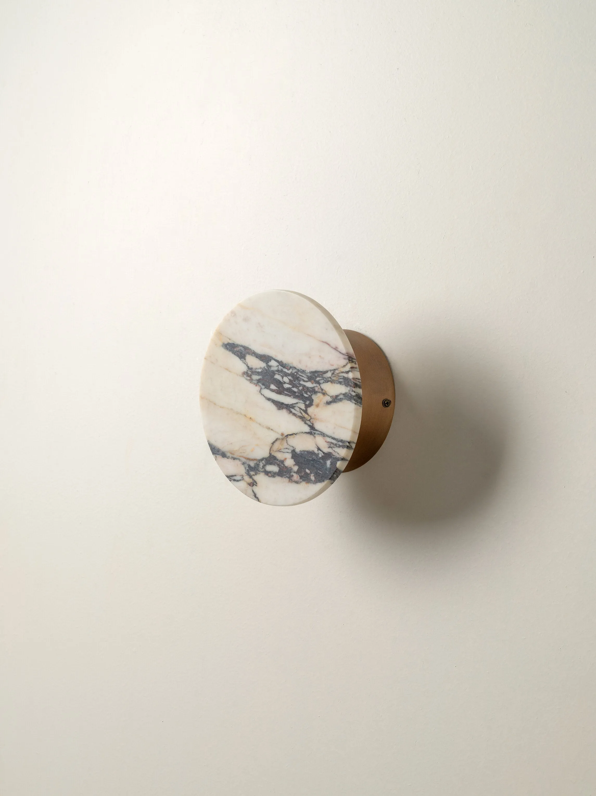 Santi - Calacatta Viola marble and aged brass wall light
